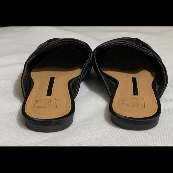 New Directions black flat slides - Picture 4 of 5